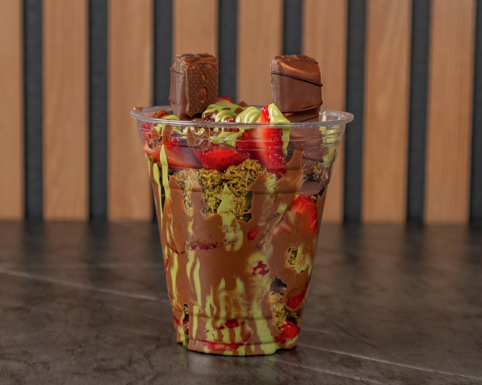 Our Dubai Strawberry Cup with strawberries, chocolate, pistachio sauce and chocolate pieces